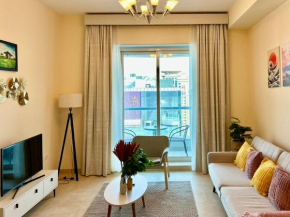 Homes 2 Retreat - Chic 1BR with Balcony & Lake Views in JLT